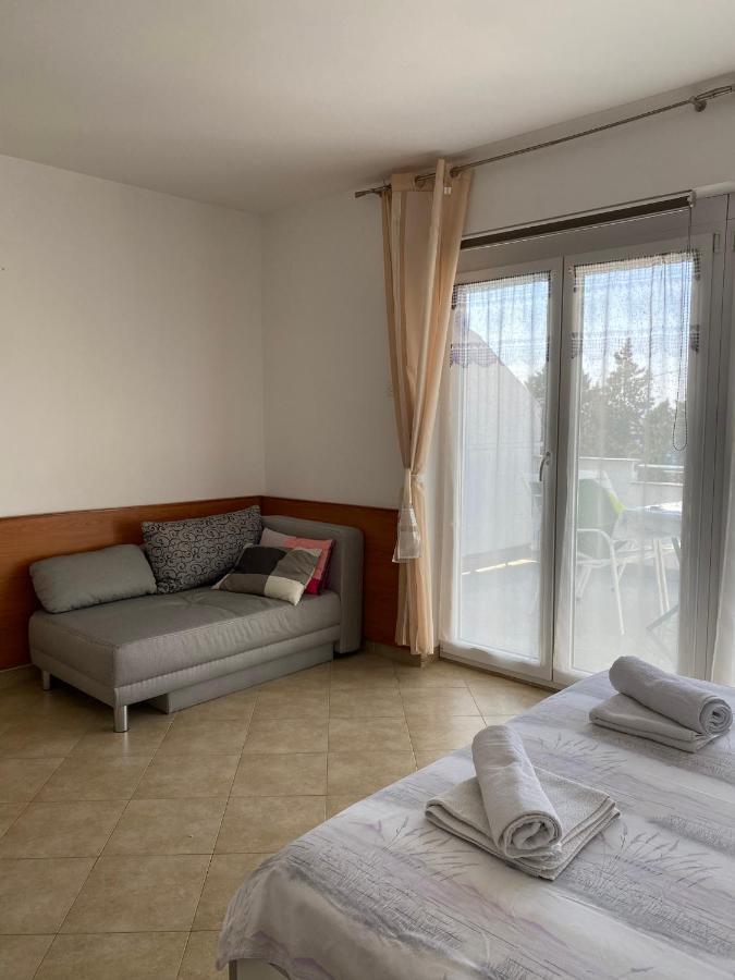 Apartmani Sara Omišalj Exterior foto